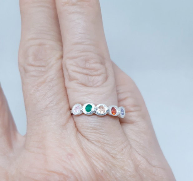 Inel unicat  din argint fin, in forma de coronita cu 5 zirconii multicolore