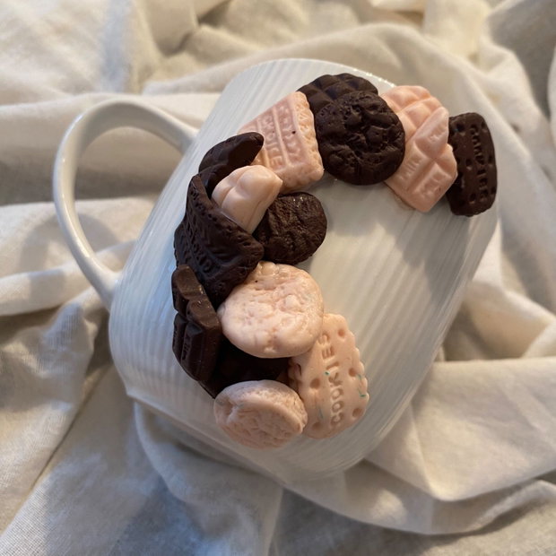 Cană personalizata cu figurine cu dulciuri din clay/lut polimeric, handmade
