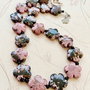 Colier flori Rodonit roz & onix negru