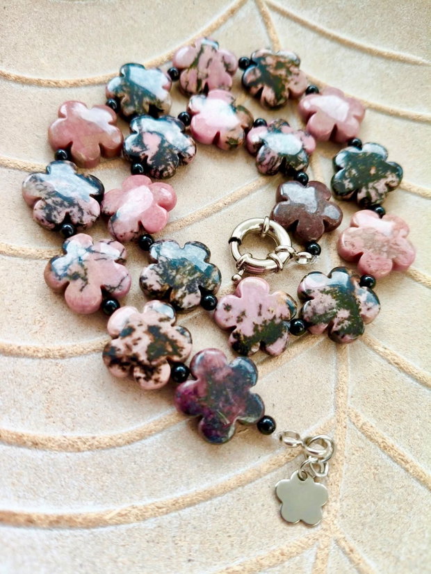 Colier flori Rodonit roz & onix negru