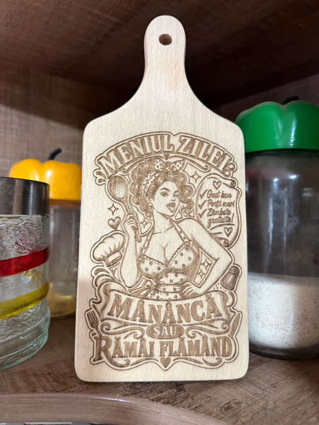 Tocător decorativ din lemn gravat laser