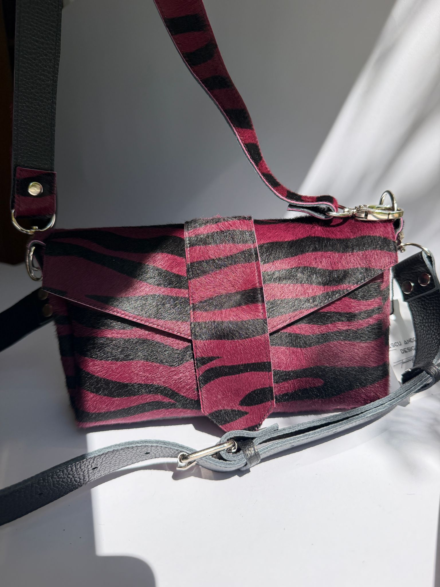 Geantă din piele naturală cu păr LOVE ZEBRA PLUM&BLACK | Dichisar
